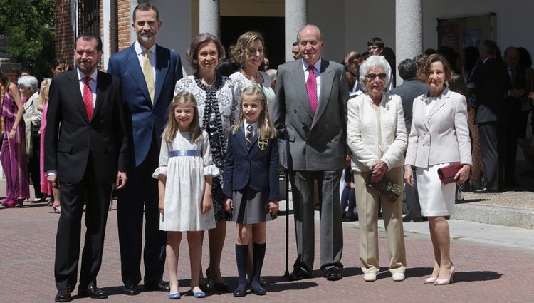 La Princesa Leonor con la Familia Real y los Ortiz-Rocasolano en su Primera Comunión