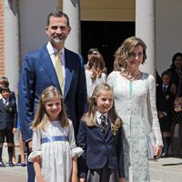 Los Reyes Felipe y Letizia con sus hijas en la Primera Comunión de la Princesa Leonor