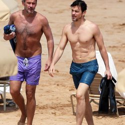 Matt Bomer con su marido Simon Halls durante unas vacaciones en Hawaii