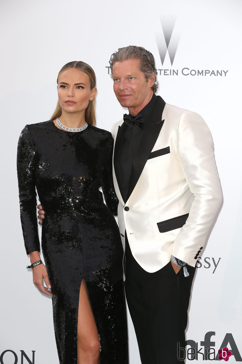 Natasha Poly y Peter Bakker en la gala amfAR del Festival de Cannes 2015