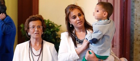 Ana María Aldón con su hijo José María en los toros