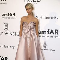 Karolina Kurkova en la gala amfAR del Festival de Cannes 2015