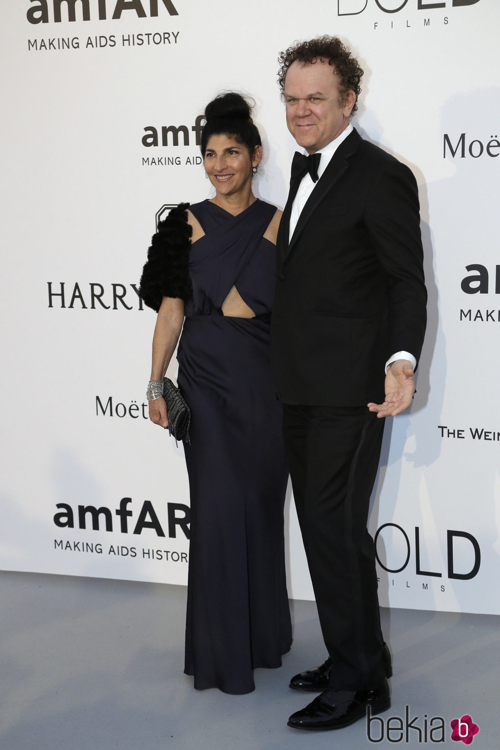 John C. Reilly y Alison Dickey en la gala amfAR del Festival de Cannes 2015