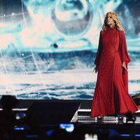 Edurne con un vestido rojo en Eurovisión 2015