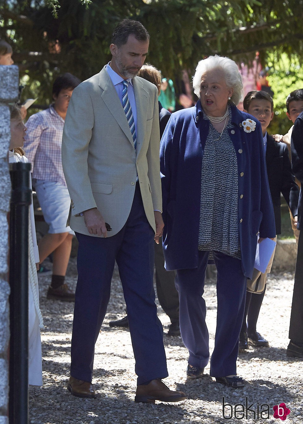 El Rey Felipe y la Infanta Pilar en la Comunión de Luis y Laura Gómez-Acebo