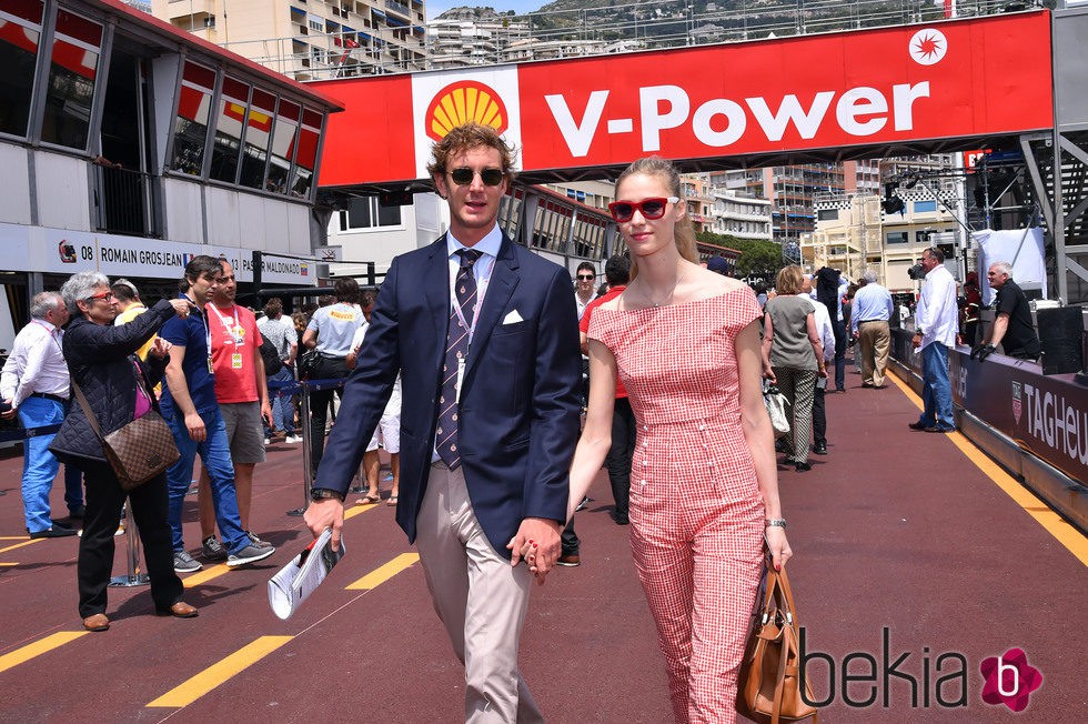 Pierre Casiraghi y Beatrice Borromeo en el GP de Mónaco 2015