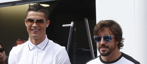 Cristiano Ronaldo con Fernando Alonso en el GP de Mónaco 2015