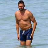 Marko Jaric disfrutando de un día de playa con una desconocida