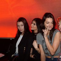 Gigi Hadid, Kendall Jenner y Kylie Jenner en el concierto de Tyga