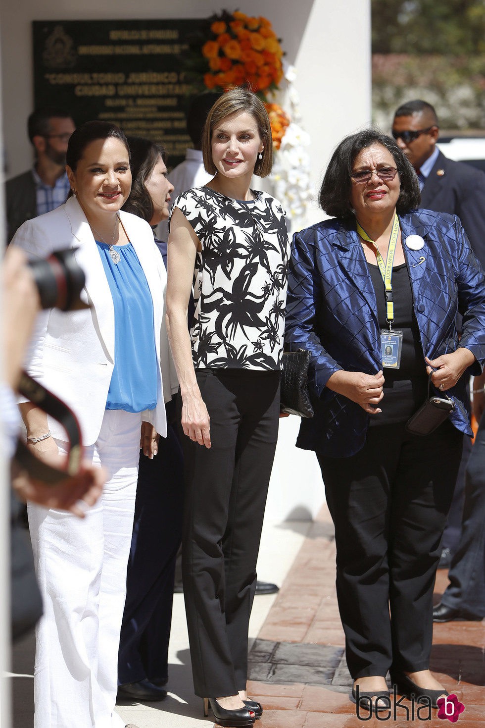 La Reina Letizia visitando el Consultorio Jurídico de la Universidad Nacional Autónoma de Honduras