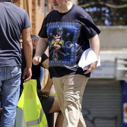 Pedro Almodóvar en el set de rodaje de 'Silencio' en Madrid