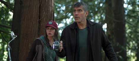 George Clooney y Britt Robertson en 'Tomorrowland: El mundo del mañana'