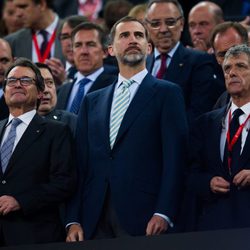 El Rey Felipe VI asiste estoico a la pitada del himno de España en la final de la Copa del Rey 2015