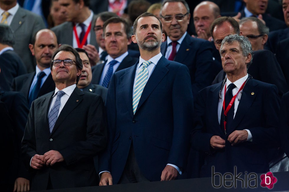 El Rey Felipe VI asiste estoico a la pitada del himno de España en la final de la Copa del Rey 2015