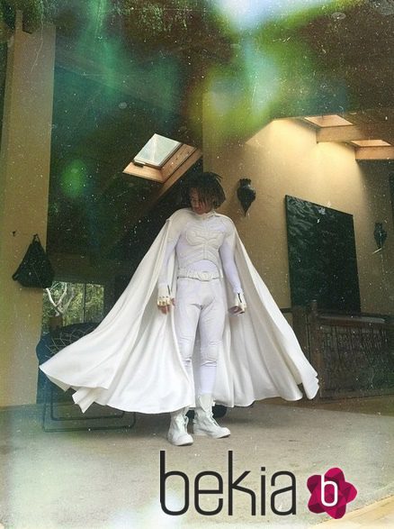 Jaden Smith viste un traje blanco de Batman en su fiesta de graduación