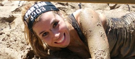 Natalia se arrastra por el barro en la Spartan Race Madrid 2015