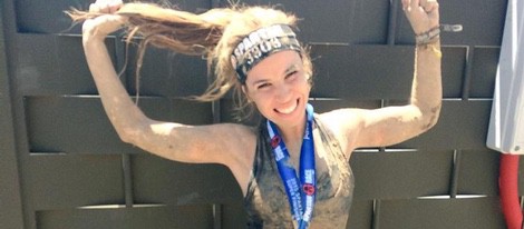 Natalia luce su medalla de la Spartan Race Madrid 2015