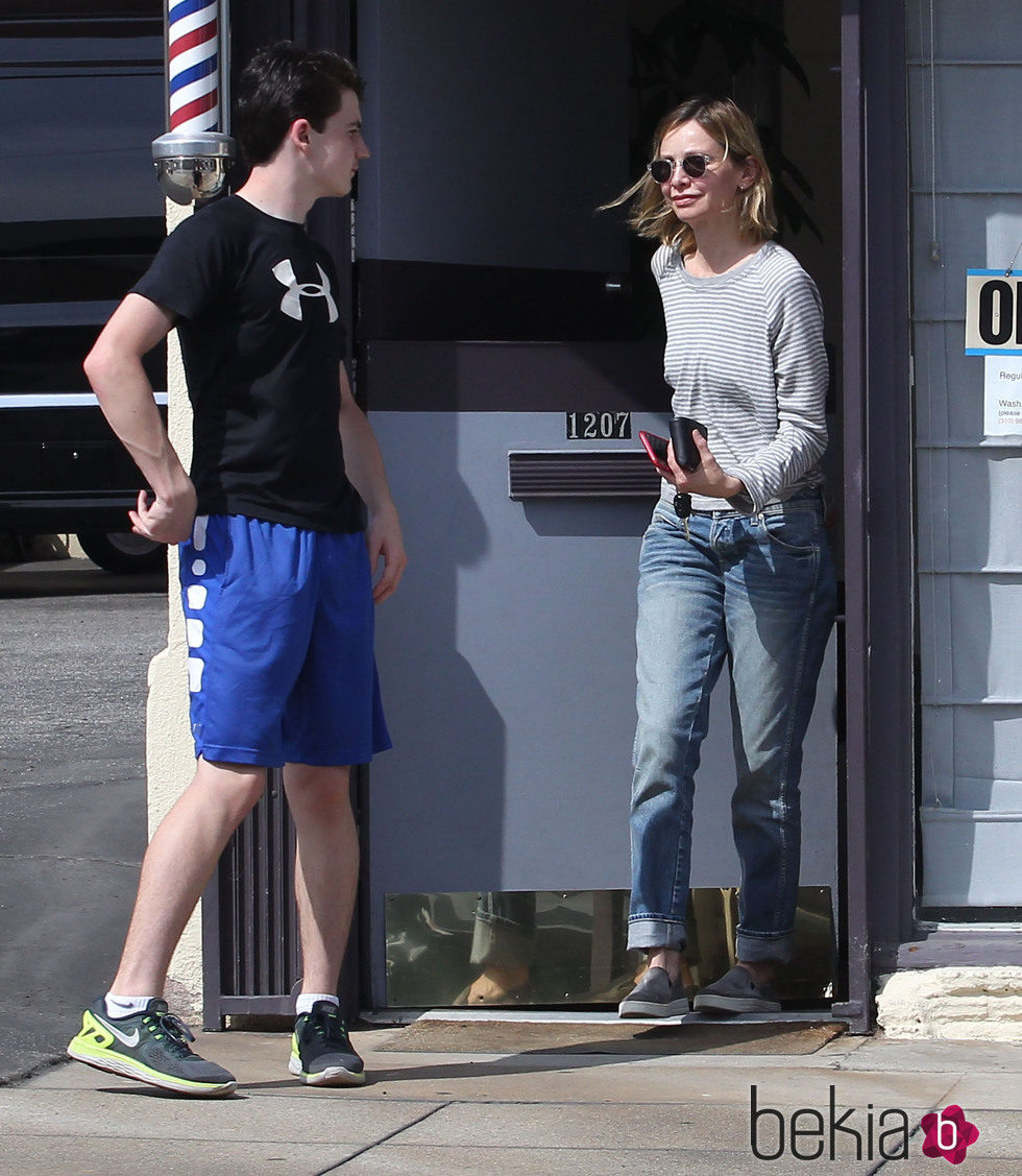 Calista Flockhart haciendo recados con su hijo Liam en Santa Mónica