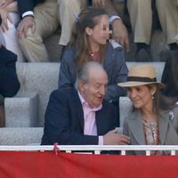 El Rey Juan Carlos, la Infanta Elena y Victoria de Marichalar en una corrida de toros de San Isidro 2015