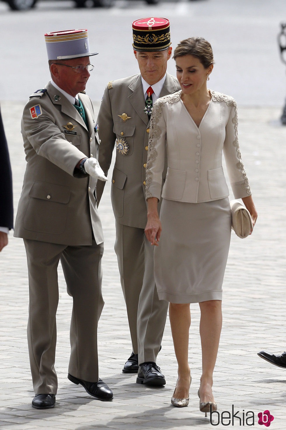 La Reina Letizia a su llegada a París para su primer Viaje de Estado a Francia como Reina de España