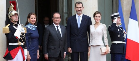 Los Reyes Felipe y Letizia con François Hollande y Ségolène Royal en el Elíseo