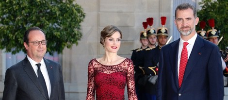 Los Reyes Felipe y Letizia con François Hollande en la cena de gala celebrada en su honor en El Elíseo