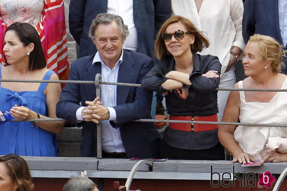 María Dolores de Cospedal e Ignacio López del Hierro en la Corrida de la Beneficencia 2015