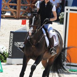 Carlota Casiraghi a lomos de su caballo en Saint-Tropez