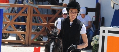 Carlota Casiraghi a lomos de su caballo en Saint-Tropez