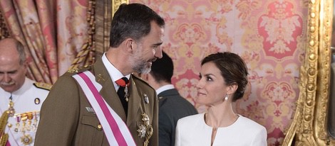 Los Reyes Felipe y Letizia en la recepción del Día de las Fuerzas Armadas 2015