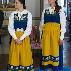 Sofia Hellqvist y Magdalena de Suecia en el Día Nacional de Suecia 2015