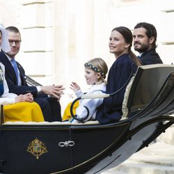 Victoria y Daniel de Suecia, la Princesa Estela, Carlos Felipe de Suecia y Sofia Hellqvist en el Día Nacional de Suecia 2015