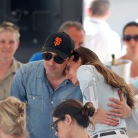 Carlota Casiraghi y Gad Elmaleh abrazados en el torneo hípico de Saint Tropez 2015