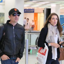 Carlota Casiraghi con Gad Elmaleh en el aeropuerto de París