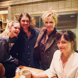 Melanie Griffith con sus hijos Alexander, Dakota y Stella del Carmen