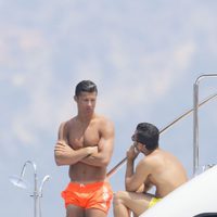 Cristiano Ronaldo en bañador con un amigo en Saint-Tropez