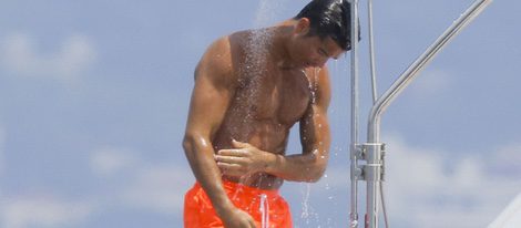 Cristiano Ronaldo desnudo duchándose en un barco en Saint-Tropez