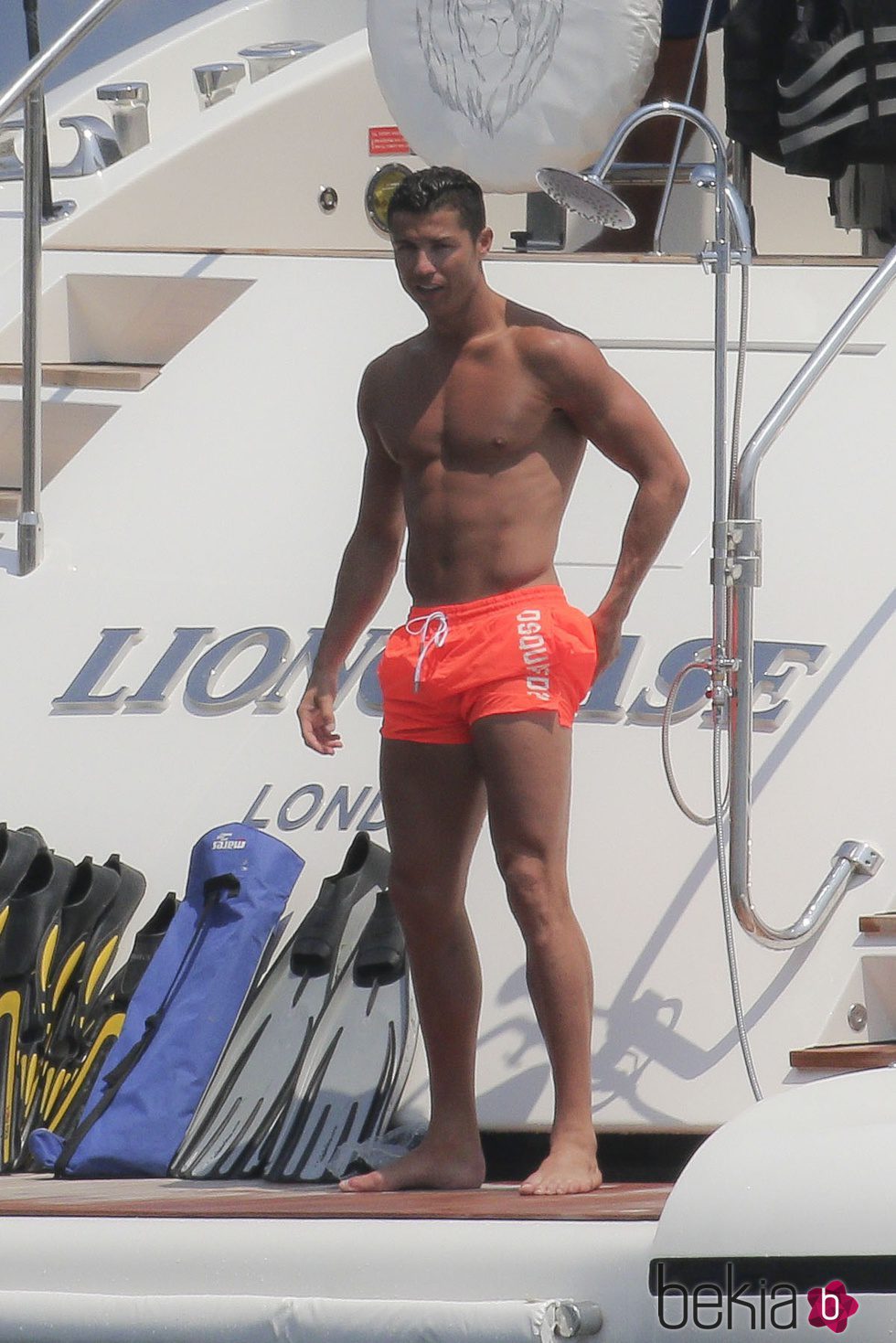 Cristiano Ronaldo con el torso desnudo