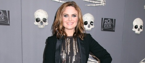 Emily Deschanel presume de embarazo en la celebración del episodio 200 de 'Bones'