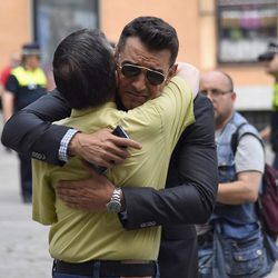 Jesús Vázquez roto de dolor en la capilla ardiente de Pedro Zerolo