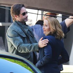 Gillian Anderson y David Duchovny rodando 'Expediente X' en Vancouver