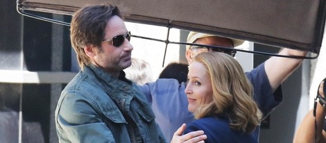 Gillian Anderson y David Duchovny rodando 'Expediente X' en Vancouver