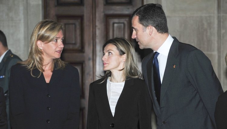 Los Reyes Felipe y Letizia y la Infanta Cristina