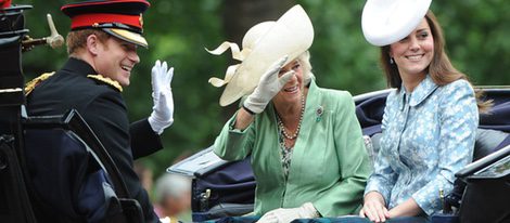 El Príncipe Harry, la Duquesa de Cornualles y Kate Middleton en Trooping the Colour 2015