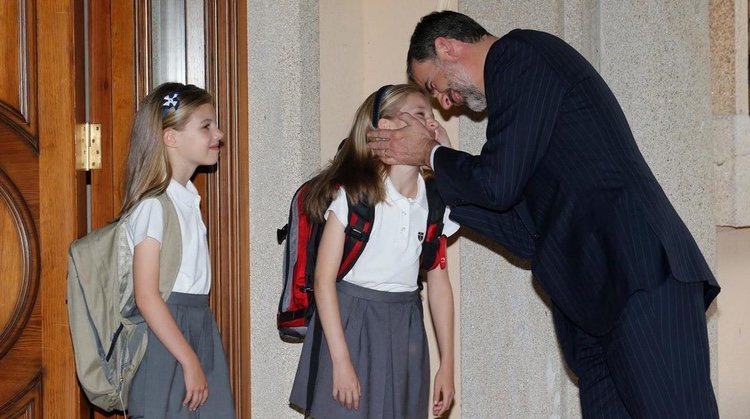 La complicidad del Rey Felipe VI con sus hijas