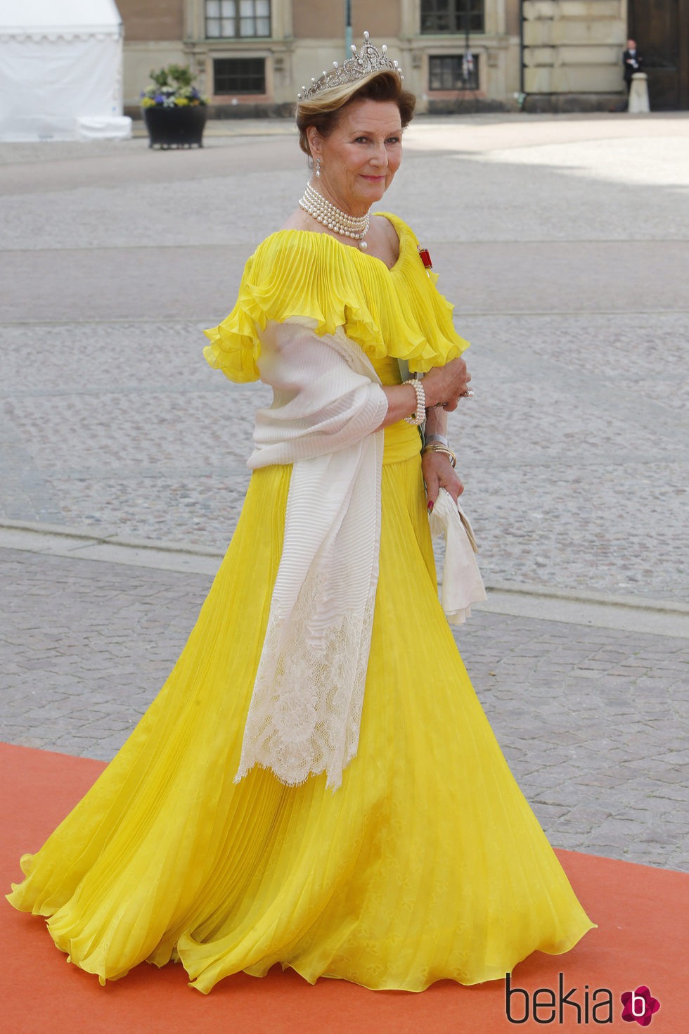 Sonia de Noruega en la boda de Carlos Felipe de Suecia y Sofia Hellqvist