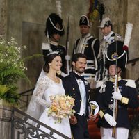 Carlos Felipe de Suecia y Sofia Hellqvist salen de la Capilla del Palacio Real tras casarse