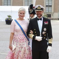 Haakon y Mette-Marit de Noruega en la boda de Carlos Felipe de Suecia y Sofia Hellqvist