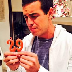 Mario Casas celebra con resignación su 29 cumpleaños