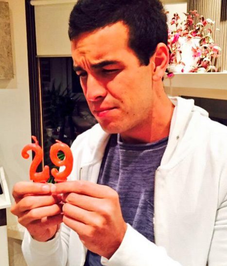 Mario Casas celebra con resignación su 29 cumpleaños